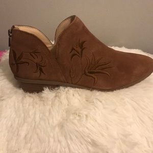 Kenneth Cole REACTION woman’s side gig (New)